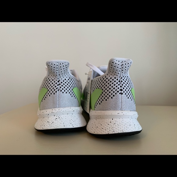 Hi am selling brand new Adidas sneakers! - Picture 4 of 5